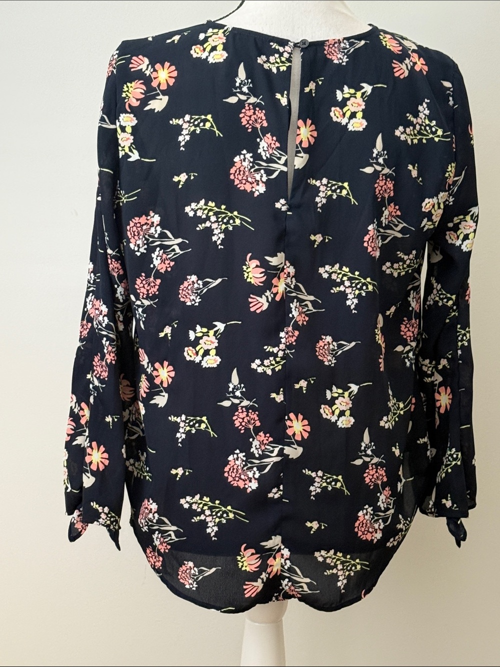 Ann Taylor Printed Navy Floral Long-Sleeve Women's Blouse - Picture 5 of 10